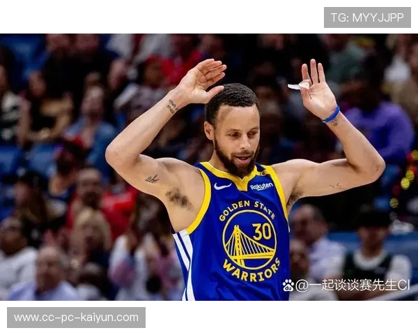 库里再中三分，全队随着他的节奏快乐篮球